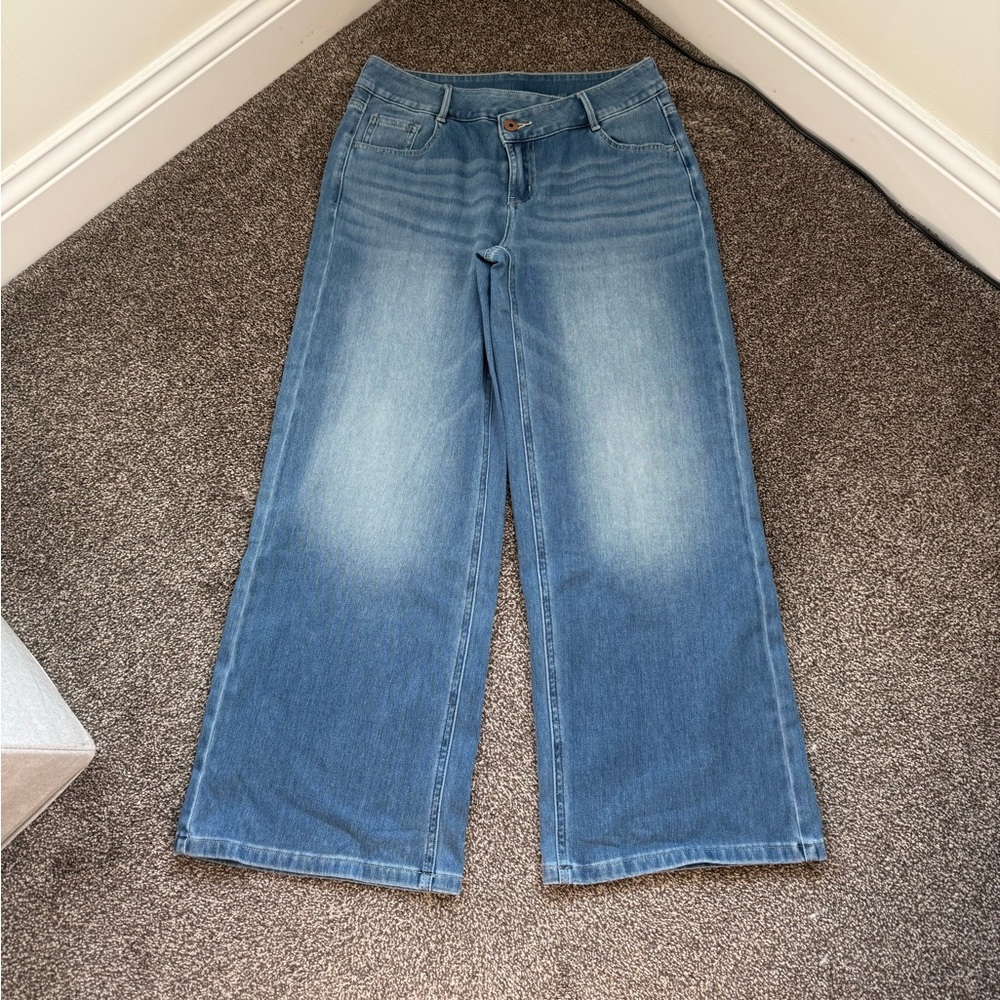 HALARA NWT WIDE LEG JEANS